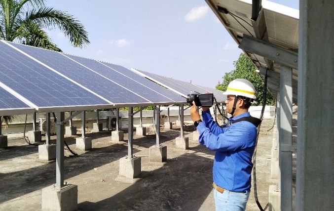 Photo (iii)a : Solar PV module testing using thermography